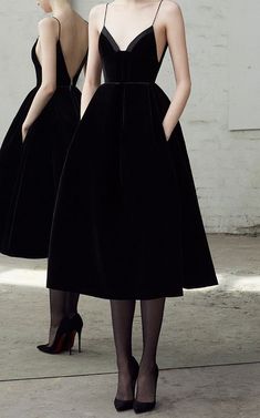 File 28c1067169 original Sukienki Maksi, Alex Perry, Velvet Midi Dress, فستان سهرة, Dresses Short, Looks Style, Black Dresses, Mode Inspiration, Homecoming Dress