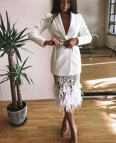 365 Days Movie Fashion, Wedding Skirt Suit Women, Skirt Suits For Women Classy, Blazer Over Dress, Skirt Chanel, Pretty Clothing, Feather Skirt, בר מצווה, Looks Party