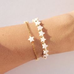 Pearl bracelet Star bracelet Stacking Bracelet Pearl Beaded - Etsy Brasil White Charm Bracelet With Star Charm As Gift, White Star-shaped Handmade Jewelry, Handmade White Star Jewelry, Adjustable Beaded Bracelets With Star Charm For Gift, Beaded Bracelets With Star Charm For Gifts, Delicate White Beaded Bracelets As Gift, Delicate White Beaded Bracelets For Gifts, Delicate White Friendship Bracelets As Gift, Delicate White Friendship Bracelets Gift