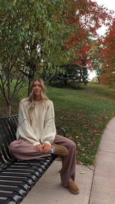 Fall Shoe Inspo Aesthetic, Comfy Slouchy Outfits, Cozy Inspo Pics, Knit Sweater And Sweatpants Outfits, Fall 2023 Vibes, Comfy Pants Outfit Winter, Windy Day Outfit Cold, Muted Outfits Casual, Country Chic Fall Outfits