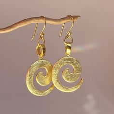 Very large spiral earrings made of gold plated sterling silver with a matte finish. My earrings are handmade and designed with great attention to detail. Each piece is carefully crafted from high-quality sterling silver and finished with a durable 14-carat gold plating to give a luxurious and radiant shine. The earrings have a total length of approx. 4.5 cm and the spiral measures approx. 2.5 cm in diameter. The spirals are a timeless symbol of energy and constant change. They represent harmony Gold-plated Spiral Earrings For Gift, Gold Spiral Bohemian Earrings, Bohemian Gold Spiral Earrings, Gold Spiral Earrings Made Of Copper, Spiral-shaped Yellow Gold-plated Earrings, Christmas Gifts For Girlfriend, Festival Accessories, Symbolic Jewelry, Spiral Earrings