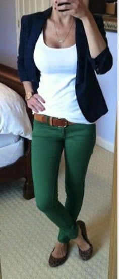 40 Comfy Office Outfits To Wear All Day Long – Style Glams Comfy Work Outfit, Work Outfit Inspiration, Mode Tips, Stitch Fix Stylist, Green Pants, Black Blazer, Work Attire