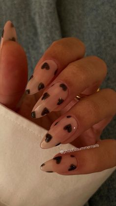 Heart Valentines Nails, V Day Nails, Simple Nails Gel, Nails New Year, Nail Designs Easy, Nail Inspo Nail Art, Acrylic Nails Almond, Short Summer Nails, Nails Round