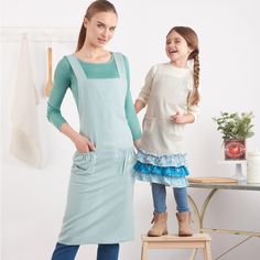 Everybody is in the kitchen wearing crossback aprons. Get creative with pockets, bands and ruffles. Sewing Machine Brands, Interfacing Sewing, Apron Sewing Pattern, Sewing Pattern Shop, Sew Over It, Childrens Aprons, Sewing Aprons, Costume Patterns, A B C D