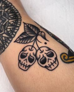 a tattoo with two skulls on it