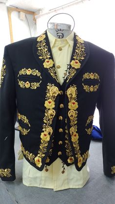 Mexican Clothing, Clothing Reference, Unique Jackets, Heritage Jewellery, Clothing Design