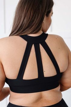 You have just found your new favorite sports bra! Experience unmatched support with its high-impact design, complemented by a chic high neckline and back straps tailored for comfort around your shoulder blades. The removable padding allows for a personalized fit. Made out of our new crowd-favorite Ribbed Fabric that has a luxurious feel against your skin. Crafted perfectly so this bra not only enhances your natural curves but also brings a touch of sophistication to your workout style. Contoured Sports Bra With Built-in Bra For Yoga, Black Strappy Back Sports Bra For Yoga, Fitted Workout Bra With Cross Back, Workout Fitted Bra With Cross Back, Workout Fitted Cross-back Bra, Cross Back Workout Bra, Seamless Strappy Back Sports Bra For Workout, Seamless Sports Bra With Strappy Back For Workout, Fitted Racerback Activewear With Removable Bra Pads