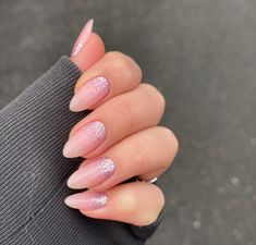 Nails Inspiration Pink Glitter, Pink And Sparkle Nails, Pink Elegant Nails, Pink Sparkly Nails, Sparkly Nail Designs, Subtle Nails, Soft Nails