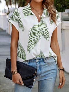 Blanco Casual Collar manga corta Tela tricotada Tropical Camisa Embellished No-Elástico  Ropa de Mujer Tropical Shirt Outfit Women, Tropical Shirt Outfit, Batwing Sleeve Shirt, Shein Fits, Fabric Plants, Tropical Shirt, Tropical Shirts, Beach Shirt, Beach Shirts