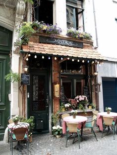 an outdoor cafe with tables and chairs outside