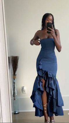 Gala Dresses Blue, Blue Outfits Aesthetic, Strapless Mermaid Dress, Prom Dress Elegant, Blue Formal Dress, Fancy Outfit, Elegant Evening Dress, Prom Dresses Elegant, Classy Dresses