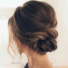 Diy Updo, Curly Updo, Wedding Hair Flowers, Updo Hairstyles, Hairstyle Look, Wedding Hairstyles Updo, Trending Haircuts