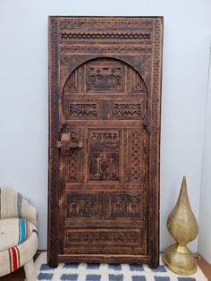 an old wooden door sitting on top of a rug