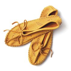 Authentic Deerskin Slippers Manitobah Mukluks, Wheat Design, Shoe Pattern, Soft Shoes, Moccasins Slippers, Leather Moccasins, Leather Slippers, Deer Skin