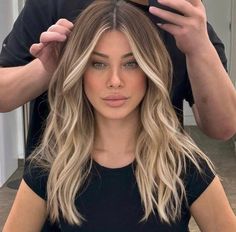 Balayage Hair Blonde Side Part, Balayage With Highlights Blonde, Balayage Hair With Money Pieces, Dyed Hair On Brown Hair, Long Roots Blonde, Root Smudge Blonde Curtain Bangs, Blonde Face Frame Highlights, Light Brown Roots Blonde Hair Balayage, Hombre Blonde Hair