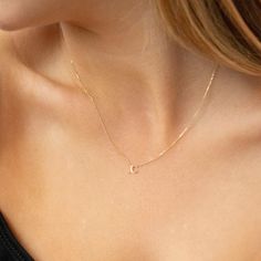 This subtle yellow gold letter H necklace is the perfect personalised gift! Featuring a single letter initial H pendant on a gorgeous yellow gold chain. Chain length: 38-43cm (adjustable)Chain thickness: 0.7mmLetter Size: 4mm x 4.5mmMaterial: 9k Yellow Gold Jewellery Boutique, Gold C, Gold Letter, Initial Necklace Gold, Single Letter, Yellow Gold Jewelry, Gold Initial, White Gold Jewelry, Yellow Gold Chain