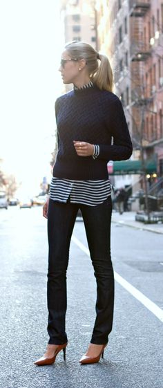 We love this look for work or a weekend outing. Her gold rings and pearls earrings are perfect accessories. Looks Jeans, Fashionable Work Outfit, Professional Work Outfit, Chic Winter Outfits, Bohol, Winter Outfits For Work, Stitch Fix Inspiration, Work Style