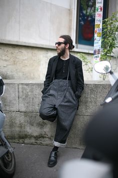 They Are Wearing: Paris Men's Fashion Week Spring 2014 - Slideshow - WWD.com Paris Mens Fashion, Sibu, Fashion Week Spring 2014, Men Street Fashion, Mens Spring Fashion, Mens Fashion Week, Men Looks, Mens Street Style