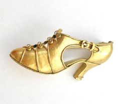 Designer Jewelry - This is a gold tone shoe brooch with a buckle and clear rhinestones. It signed MMA for Metropolitan Museum of Art and measures 2" by .88". Gold Brooches With Rhinestones For Evening, Vintage Shoe, Clear Rhinestones, Metropolitan Museum Of Art, Vintage Shoes, Matte Gold, Metropolitan Museum, Designer Jewelry, Museum Of Art