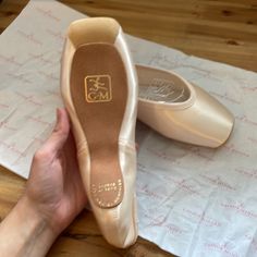 Brand New Gaynor Minden Pointe Shoes In Pink Satin With Suede Tips. Size 7 Narrow, 3 Box, Pianissimo Shank, Low Vamp, Low Heel, Sculpted Fit. Ballet Pointe Shoes Pattern, Gaynor Minden Pointe Shoes, Gaynor Minden, Ballet Pointe Shoes, Pointe Shoes, Shoes Pink, Pink Satin, Secret Santa, Shoe Box