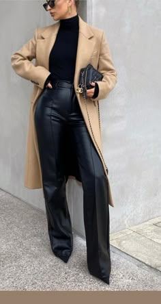 How To Style Leather Pants, Leather Pants Outfit, Stylish Work Attire, Black Leather Pants, Looks Street Style, Classy Casual Outfits, Stylish Work Outfits, Camel Coat