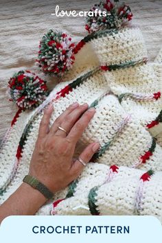 Stitch Up Holiday Memories: An Easy Crochet Christmas Blanket Cute Crochet Patterns Free, Christmas Scarf Crochet, Crochet Christmas Blanket, Crochet Patterns For Christmas, Easy Crochet Christmas, Cute Crochet Patterns, Christmas Crochet Blanket, Crochet Patterns Free, Granny Square Crochet Patterns Free