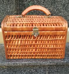 "Welcome! Wooden bag, handbag, retro handbag, suitcase bag Wicker bag vintage Huge!! In very good condition! Measures: - Tall: 7.48\" (19 cm) - W: 11.02\" (28 cm) - Deep: 6.10\" (15,5 cm) - Tall with handle: 11.02\" (28 cm) Thanks for stopping by!!IMPORTANT: Due to the delicate situation We're all going through, and in order to keep the safety of courier workers too, all orders will be dispatched when alert sanitary finished. You can purchased or reserve items like always. Thanks so much for you Retro Rectangular Box Bag For Daily Use, Rectangular Brown Bag For Picnic, Brown Rectangular Bag For Picnic, Vintage Rectangular Box Bag For Travel, Vintage Rectangular Box Bag For Gift, Vintage Tote Box Bag With Detachable Handle, Vintage Box Bag With Detachable Handle, Retro Rectangular Shoulder Bag As Gift, Retro Rectangular Shoulder Bag For Gift