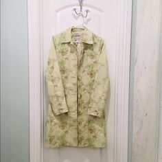 New Without Tag Old Navy Floral Trench Coat S New Beige Cream With 3 Tone Green Floral Designs Functional Pockets Button Cuff Button Down Silky Lining Vintage Spring Outerwear For Daywear, Vintage Spring Daywear Outerwear, Vintage Outerwear For Spring Daywear, Green Fitted Outerwear For Daywear, Navy Jackets, Navy Floral, Floral Designs, New Color, Trench Coat