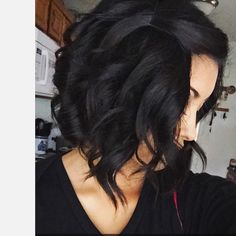 Black hair, curled A Line ❤️ Hair Curled, Line Bob Haircut, Curled Hair, Penteado Cabelo Curto, Trending Hairstyles, Hair Black, Short Curly Hair, Hair Dos, Bobs Haircuts