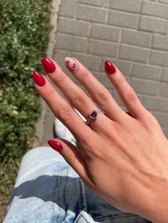 Red Nails With Cherries, Aug Nails, Minimal Nails Art, Hello Nails, Minimal Nails, London Outfit