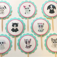 there are many cupcake toppers with dogs on them