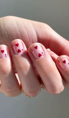 valentines nails Three Dot Nails, Cute Short Nails Valentines, Easy To Do Nail Art, Valentines Nails Short Round, Clean Nail Designs Simple, Vintage Valentines Nails, Valentines Natural Nails, Easy Pink Nail Art, Valentines Short Nails Design