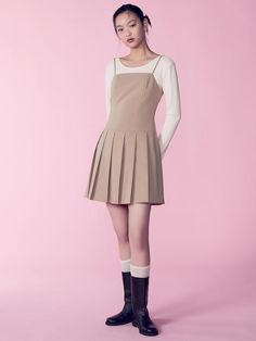 This is a sleeveless mini dress with an attractive minimalist vibe. The light length and cut lines on the body create a slim body line, and the pleated details on the skirt add a casual yet feminine mood.- You can adjust the length of the shoulder straps to fit your body shape.- Open and close with side zipper- Can be worn alone or layered with innerwear such as a T-shirt*The color of the product may differ from the actual color depending on the monitor resolution. Beige Pleated Mini Dress, Chic Pleated Mini Dress With Spaghetti Straps, Spring Pleated Mini Dress, Spring Mini-length Pleated Dress, Beige Pleated Skirt Dress, Sleeveless Beige Midi Dress With Pleated Bodice, Sleeveless Mini Dress With Pleated Hem For Spring, Summer Sleeveless Mini Dress With Pleated Hem, Spring Sleeveless Mini Dress With Pleated Hem