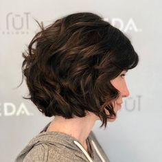 Short Thick Wavy Hair, Wavy Bob Haircuts, Thick Wavy Hair, Thick Curly Hair, Short Hairstyles For Thick Hair, Short Hair Balayage, Short Wavy Hair