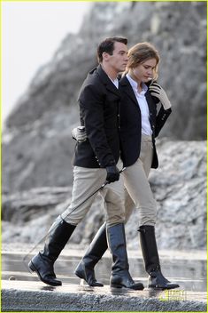 ON SET / BELLE DU SEIGNEUR Equestrian Outfit, Equestrian Chic, Jonathan Rhys Meyers, Equestrian Boots, Natalia Vodianova, Estilo Preppy, Cowgirl Outfits, Equestrian Outfits, Riding Outfit