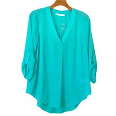 Ladies Mint Colored Tunic V-Neck Tunic Pull Over Top 3/4 Sleeve Roll Tab Sleeve Nwot Size M Approx Measurements: Laid Out Flat Across Front Chest: 20 Inches Shoulder To Hemline: 25 Inches Sleeve End To Pit : 14 Inches Chic Blouse With 3/4 Roll-up Sleeves, Chic Blouse With Roll-up 3/4 Sleeves, Chic Green Blouse With 3/4 Sleeves, Chic Green Half-sleeve Blouse, Chic Green Half Sleeve Blouse, Summer V-neck Blouse With Roll-up Sleeves, Clothes For Women Over 50, Clothes Women, Mint Color