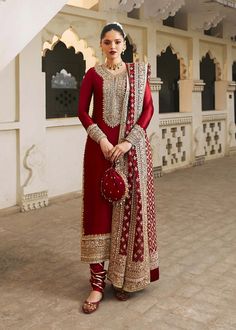 Red Pakistani Wedding Dress in Kameez Churidar Style Kanwal Malik, Red Dupatta, Pakistani Clothes Online, Eid Party, Red Tone, Pakistani Wedding Dress, Salwar Kamiz, Beautiful Pakistani Dresses, Party Kleidung