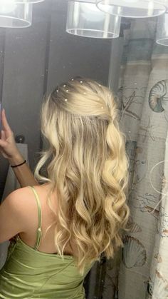 Hoco Hair Styles Up, Hairstyles For Long Hair Hoco, Hair Down Hoco Hairstyles, Pretty Formal Hairstyles, Short Hair Ideas For Homecoming, Hair Styles For Hoco Medium Hair, Half Up Prom Hair Straight, Hairstyles Down For Prom, Hair Down Styles Formal