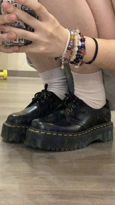 Neue Outfits, Estilo Punk, Funky Jewelry, Swag Shoes, Dream Shoes, Dream Jewelry, Jewelry Inspo, Doc Martens, Instagram Foto