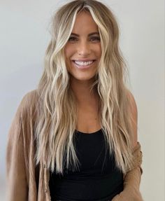 Be Achy Blonde Hair, Blonde Highlights With Bright Money Piece, Summer Lived In Blonde, Lived In Light Blonde, Low Maintenance Summer Blonde, Lived In Blonde Long Hair, 2024 Summer Blonde Hair Trends, Lived In Balayage Blonde, Lived In Blonde With Money Piece