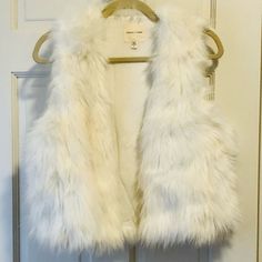 Never Worn Like New Condition White Faux Fur Vest Fur Vest Women, Black Mesh Crop Top, White Faux Fur Vest, Moto Vest, Fuzzy Pullover, Mesh Crop Top, Black Sleeveless Top, Faux Fur Vest, White Faux Fur