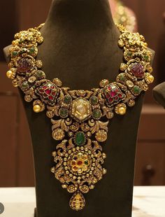 Bridal Sets Indian Wedding Jewelry, South Indian Gold Jewellery, Kundan Jewellery Bridal, Antique Necklaces Design, Choker Necklace Designs