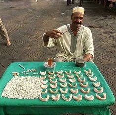 Would you like to try a Moroccan denture from a street dentist? Human Body Vocabulary, Dental Wallpaper, Dental World, Dental Jokes, Human Body Unit