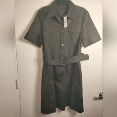 Here's The Details: - New-Nwt - Size: 12 - Color: Dark Green - Detail: Side Zip Pockets - Style Name: Safari Chore Dress - Short Sleeves - Button Down Front - Removable Belt - Stretch Material - Measurement Approx: - Flat Pit2pit: 20" - Full Length: 38" Great Condition No Price Is Final Feel Free To Make An Offer Please Look At All Photos. Disclaimer: Item(S) Are Represented To The Best Optics/Photos And Description Required For This Platform. Any Noticeable Flaws Are Noted In The Description. H Spring Workwear Dress With Snap Buttons, Fitted Collared Dress With Snap Buttons, Cotton Dresses With Snap Buttons For Work, Cotton Workwear Dresses With Snap Buttons, Workwear Knee-length Dresses With Snap Buttons, Knee-length Workwear Dress With Snap Buttons, Fitted Button-up Dresses With Snap Buttons, Formal Cotton Dresses With Pockets, Collared Workwear Dress With Snap Buttons