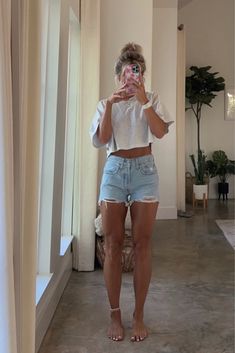 Shop 501® Original High Rise Women's … and other curated products on LTK, the easiest way to shop everything from your favorite creators. Outfit Inspo Summer, Looks Street Style, Mode Inspo, Cute Simple Outfits, Cute Summer Outfits, Summer Fashion Outfits, Looks Style, Mode Inspiration, Style Outfits