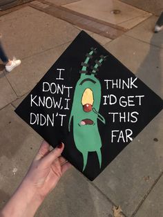 someone is holding up a graduation cap that says i don't know i'd get this far