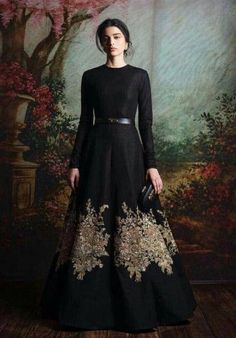 Sabyasachi Gown, Sabyasachi Collection, Casual Chique, Indian Attire, Gold Embroidery, Indian Fashion Dresses