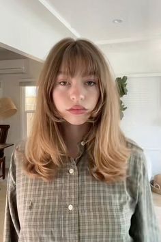 Long Hair And Bangs Straight, 60s Bangs Hair, 60s Medium Hair, Medium Hair Bangs Layers, Hair Styles Plus Size Women, 60 Hair, 60s 70s Hair, Long Bangs Shoulder Length Hair, Mid Length Bangs Hairstyles