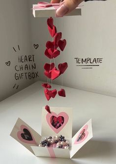 Cute Diys For Boyfriend Birthday, Cute Gift Ideas For Boyfriend Diy Crafts, Bf Gift Diy, Gift Ideas Diy Aesthetic, Handmade Present Ideas, Easy Diy Cards For Boyfriend, Mail Box Ideas Diy, Couples Arts And Crafts Ideas, Couple Diy Gifts