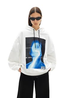 Unisex oversized hoodie, made with high-quality cotton. Featuring a stylish print in the BLUE FACE edition. Material: 100% cotton three thread Model wears: S size Model's height: 173 cm Modern Oversized Hoodie For Streetwear, Oversized Modern Hoodie Sweatshirt, Blue Face, White Woman, Oversized Hoodie, White Hoodie, Pre Order, Thread, High Quality